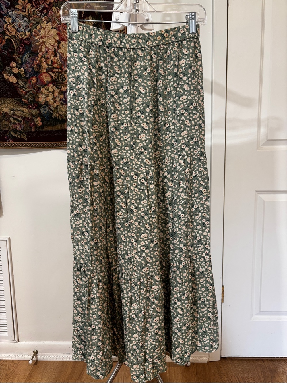 American Eagle Sage Green Ditsy Floral Tiered Maxi Skirt S 100% Viscose